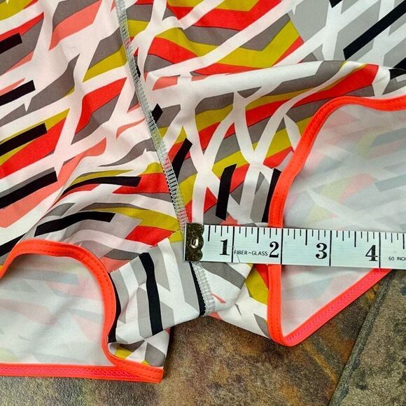 Fabletics Suva Run Shorts Large - Picture 4 of 10